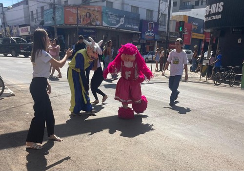Ideal Telecom leva personagens ao centro e lança internet com preço reduzido em Patos de Minas