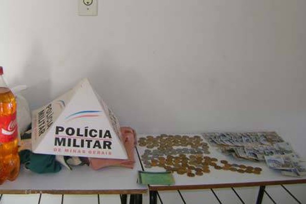 PM recupera produtos furtados em Lagamar e leva autores para a delegacia