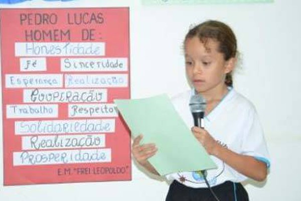 Pedro Lucas chega aos 50 anos e recebe homenagens de funcionários públicos