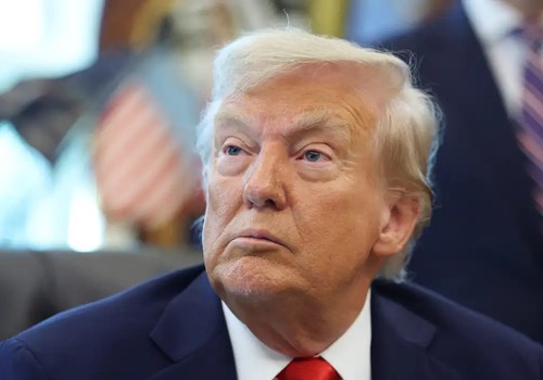 Trump ameaça cancelar licenças de TVs e rádios que criticam governo