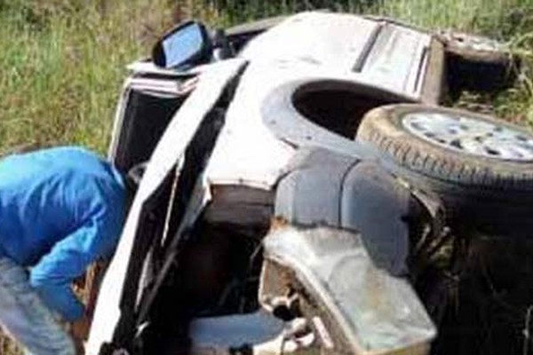 Jovem é socorrida até o Hospital Regional depois de se envolver em acidente na rodovia MG-235