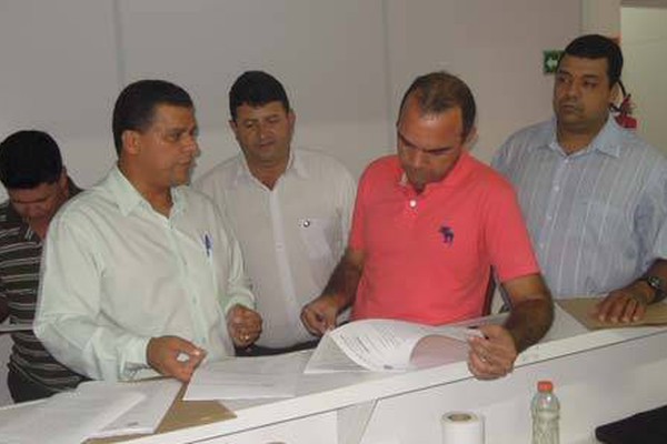 Lindomar Tavares alega irregularidades e quer a presidência da Câmara