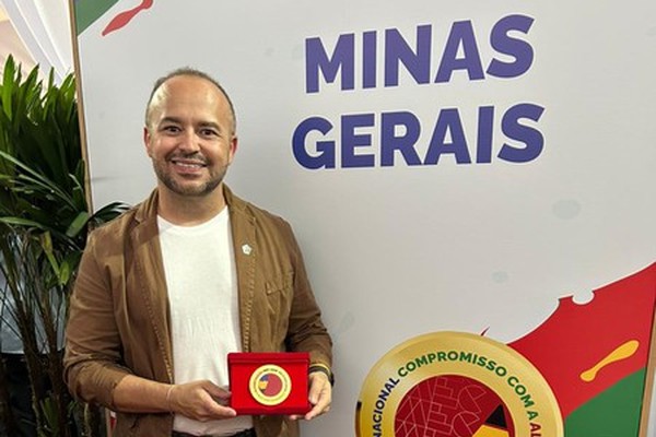 Patos de Minas recebe Selo Ouro do Ministério da Educação e se consolida como referência em alfabetização