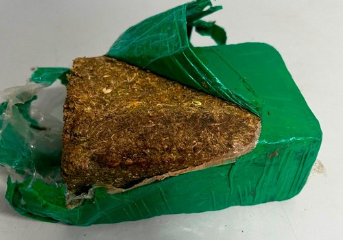 Homem é preso por tráfico de drogas após discussão com a esposa em Patos de Minas