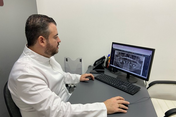 Clínica em Patos de Minas oferece implantes e aparelhos invisíveis com parcelamento em até 36x