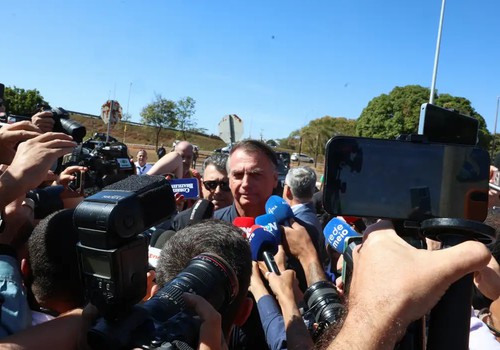 Defesa de Bolsonaro tem até as 21h13 para enviar explicações a Moraes
