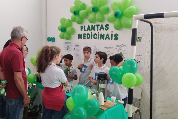 Feira de Ciências, Arte e Cultura movimenta o Colégio CM e desafia a criatividade dos alunos