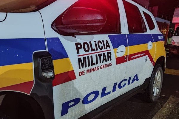 Homem é preso por furto de cartão de crédito, desacato e ameaça em Patos de Minas