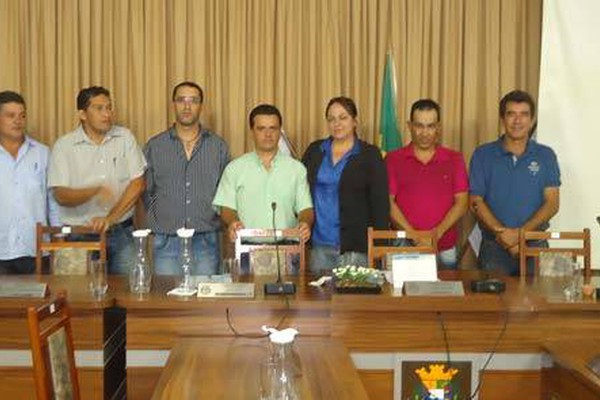 Varjão de Minas elege mesa diretora com apoio de 7 vereadores contra apenas 2