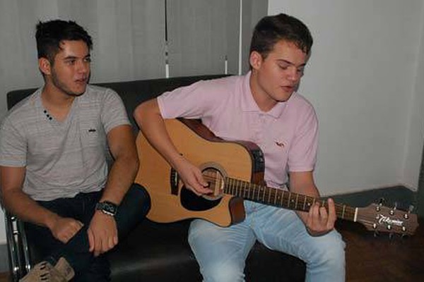 Dupla Heitor e Allan esbanja talento e promete ser o novo sucesso de Patos de Minas