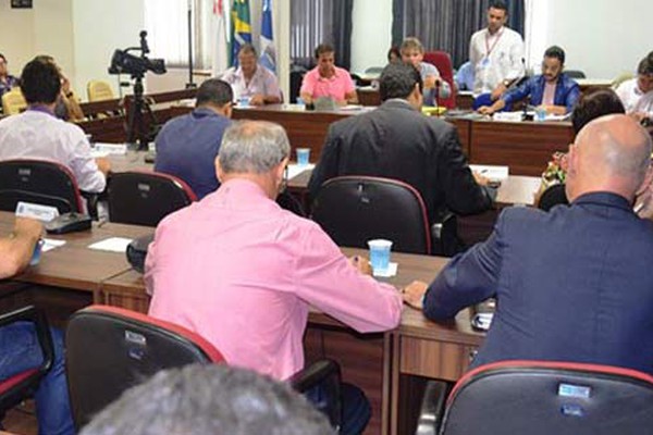 Vereadores farão reunião extra para votar aumento dos próprios salários, servidores, prefeito e vice