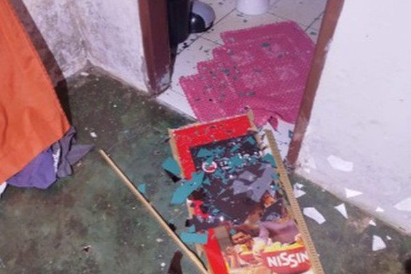 Homem se revolta ao não encontrar prótese dentária, danifica móveis e ameaça mãe e irmã em São Gonçalo do Abaeté