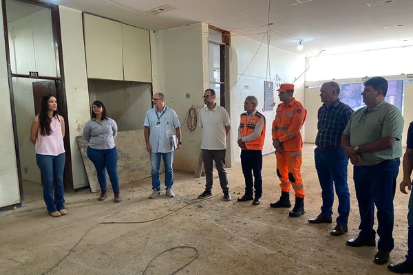 Após três anos inutilizado, palácio que vai abrigar Câmara de Patos de Minas segue em reforma