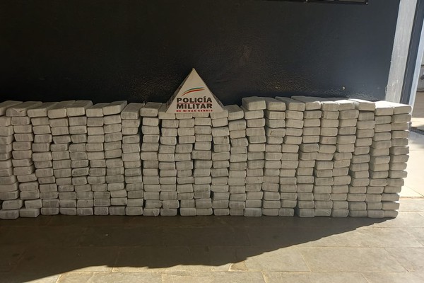 Polícia Militar prende homem com 320 barras de maconha em Patos de Minas