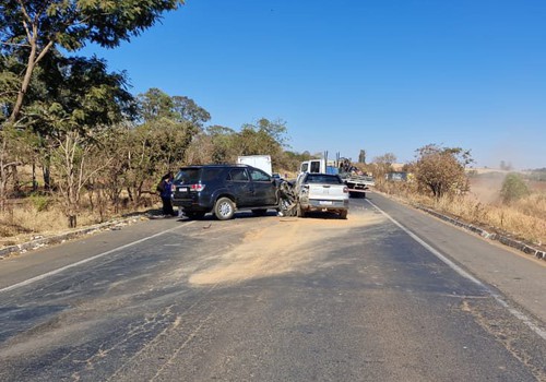 BR 365 registra acidente com quatro veículos; trânsito no local acaba de ser liberado