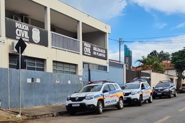 “Achado não é roubado”: Dupla é presa após encontrar cartão e esgotar o saldo, em Patos de Minas