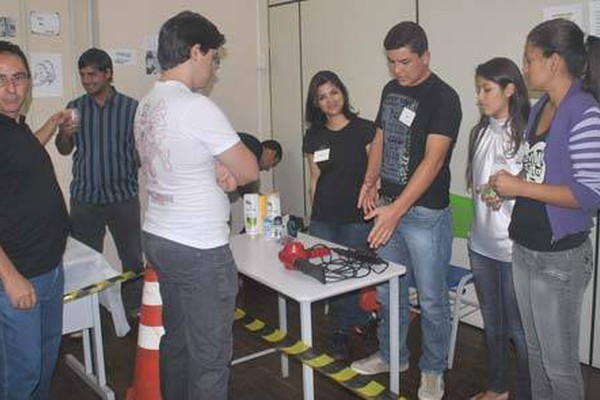 Alunos de Escola Técnica apresentam trabalhos em diversas áreas