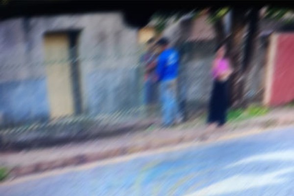 Homem é preso por tráfico ao tentar tirar namorada da casa dos pais e levá-la para morar em casa invadida