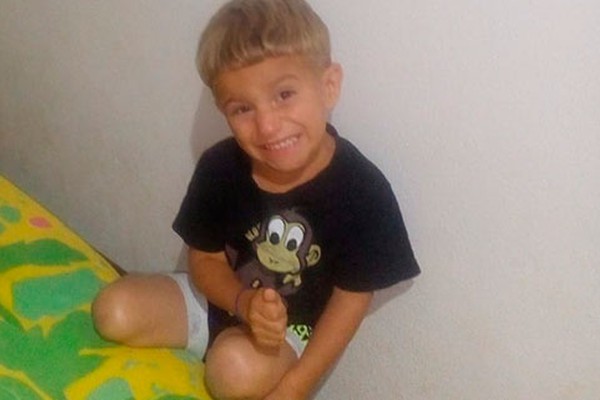 Mãe pede ajuda para filho que precisa de cirurgia urgente em Patos de Minas