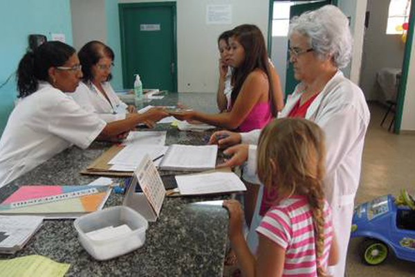 Unidades de saúde abrem as portas para completar cartão de vacina das crianças