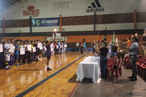 Com muita empolgação, alunos de 20 escolas abrem a Olimpíada Estudantil Patense no PTC