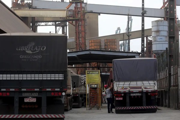 Governo propõe que estados zerem ICMS do diesel importado