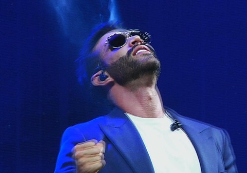 Gusttavo Lima canta "Sofrimento Simultâneo" na Fenamilho 2025, já conhece? Veja ao vivo