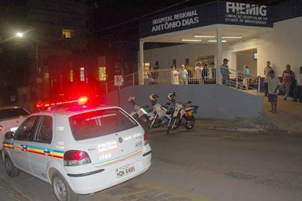 Entregador de lanches é derrubado por assaltantes e acaba no hospital 