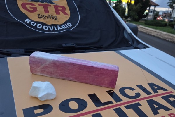Passageiro de ônibus é preso com barra de maconha e cocaína durante operação em Rio Paranaíba