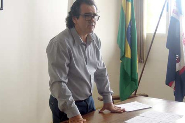 Pedro Lucas volta atrás e reduz pela metade proposta de reajuste de salários para servidores