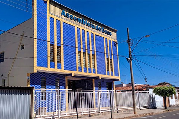 PM está à procura de bandidos que arrombaram igreja e furtaram cerca de R$13 Mil em Patos de Minas
