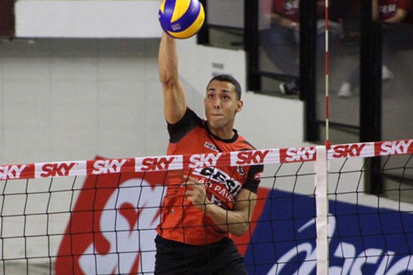 Com 24 anos, jogador de vôlei de Patos de Minas celebra crescimento após 2º lugar na Superliga 18/19