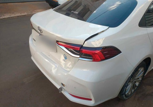 Procura-se motorista que bateu na traseira de outro carro, xingou e agrediu a vítima e fugiu