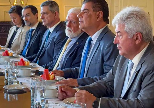 Senadores brasileiros buscam diálogo sobre tarifas impostas por Trump