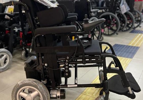 Centro de Reabilitação Totó Veloso entrega mais de 300 cadeiras adaptadas para pacientes de Patos de Minas e região