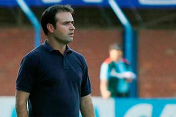 Após perder dois amistosos, URT contrata Sidney Moraes para o lugar de Flávio Garcia