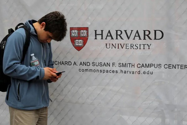 EUA vão monitorar redes de brasileiros que pedirem visto de estudante