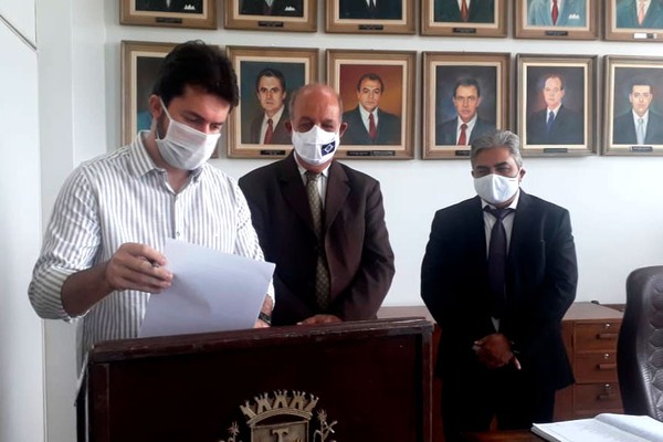 José Eustáquio transfere o cargo de prefeito de Patos de Minas para Luís Eduardo Falcão