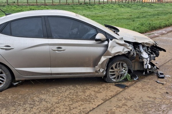 Motorista tenta voltar na BR 354 para ir a restaurante e causa acidente com outro automóvel