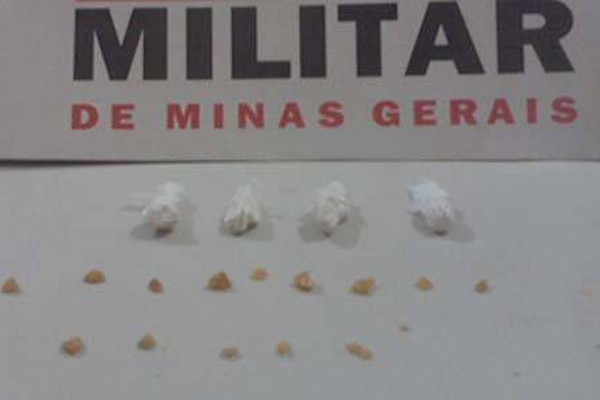 PM aprende adolescente com crack e cocaína no Santa Terezinha