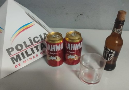 Condutor é preso por embriaguez ao volante após causar confusão e esbarrar em carro estacionado em Patos de Minas