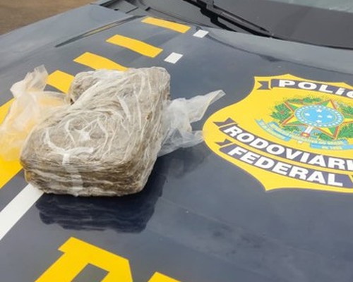 Passageiro de ônibus é preso com barra de Skunk na BR 365, em Patos de Minas