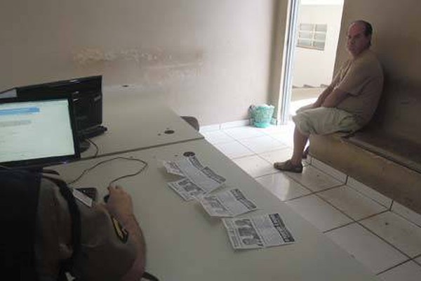 Eleitor é flagrado distribuindo material ofensivo a candidatos do Democratas