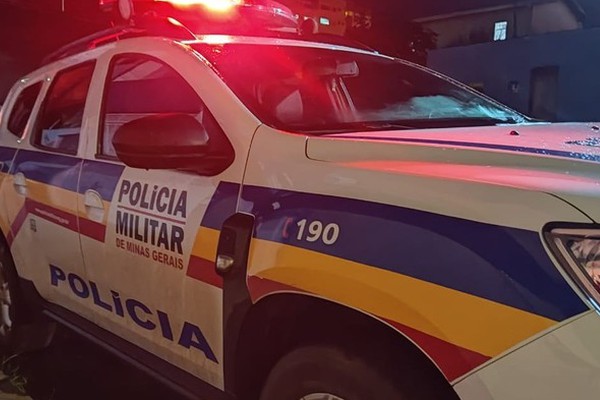 Homem fica ferido ao pular do 2º andar após ser ameaçado e agredido pelo ex da namorada