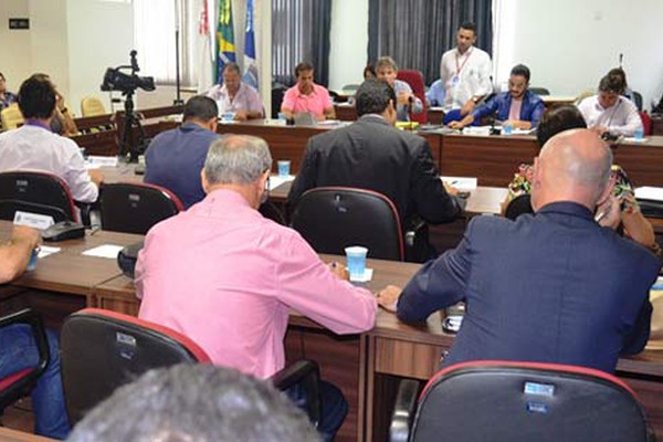 Câmara aprova reajuste de salários de servidores e dos próprios vereadores por unanimidade