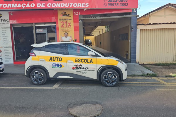 Autoescola União oferece aulas em carro automático e facilita a vida de quem quer tirar a CNH