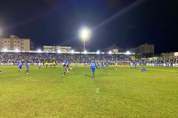 URT vence o Mamoré por 1 a 0, mantém invencibilidade no clássico e está a um empate do acesso