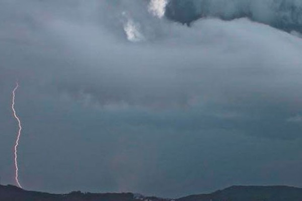 Defesa Civil emite alerta para possibilidade de tempestade severa em cidades da região