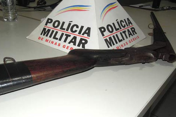 Mulher ameaçada pelo companheiro aciona a Polícia Militar para recolher arma de fogo