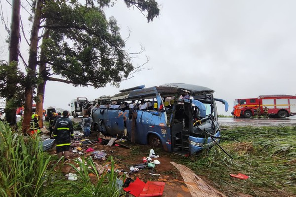 Polícia Civil abre inquérito para apurar as causas do acidente que deixou seis mortos na BR 365